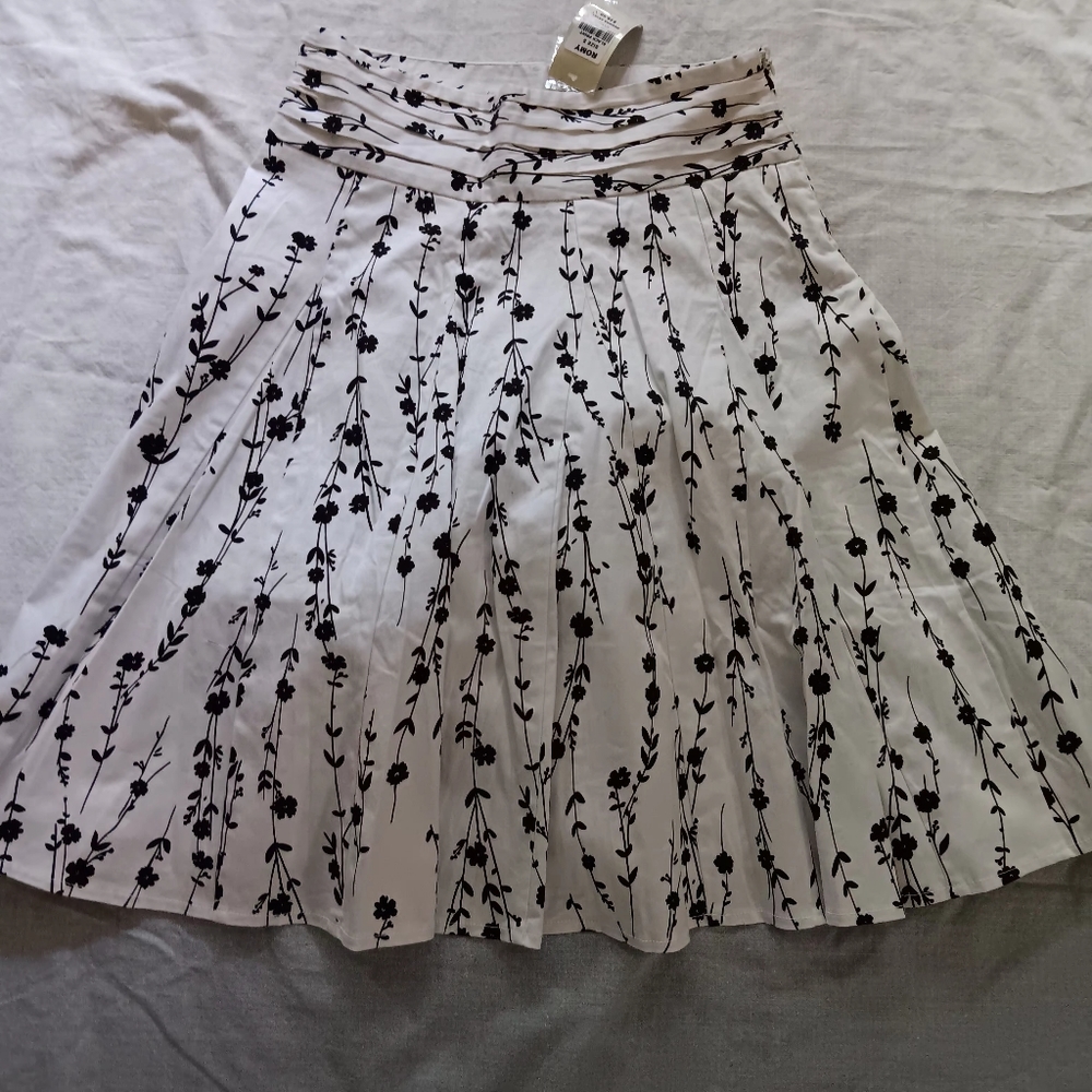 Romy Black and White skirt Small NWT
